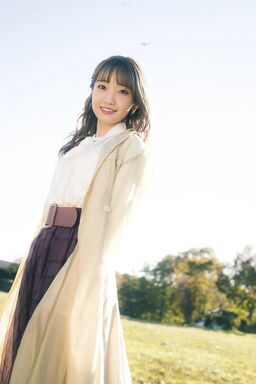 오오하시 아야카의 공식 프로필 사진들 중 하나